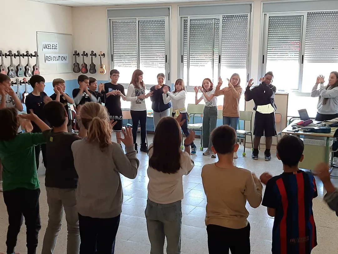 Vivim la música a l'escola. Dins el projecte CORCREA ens expressem i aprenem a gaudir de la música amb l'ukelele i amb les diferents cantates que estem treballant. 🎼🎵🎶

#escolamontsantreus #CORCREA #vivimlamúsica #XEPR