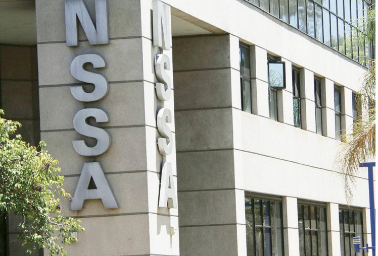 NSSA chairperson ordered to surrender luxury vehicle A MOVE by National Social Security Authority (Nssa) chairperson Emmanuel Fundira to start a fresh round of “eating” — looting — at the U$1.2 billion statutory pension fund by securing a new luxury car for himself while…