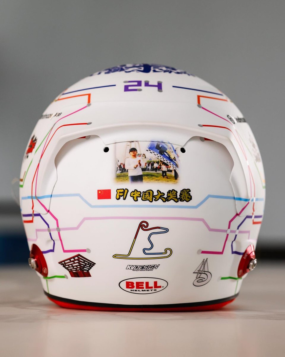 Zhou Guanyu'nun Çin GP'sine özel kask tasarımı... #ChineseGP #F1 #helmet