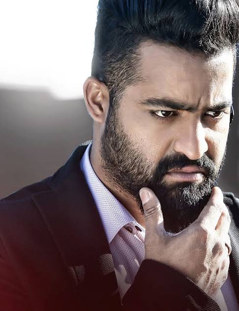 అమ్ముడు బోయిన కుక్క.... Okka sari ee looks chudandi 👍👍 #ManofMassesNTR #Devara @tarak9999 #JrNTR #War2