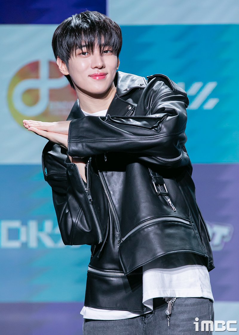 [포토] DKZ 재찬, 영화 같은 미모
#DKZ #REBOOT 
#재찬 #JAECHAN 
#LikeaMovie #컴백쇼케이스_240412 [iMBC 직찍] 

⬇️고화질 Click Plz⬇️
adenews.imbc.com/M/Detail/414585