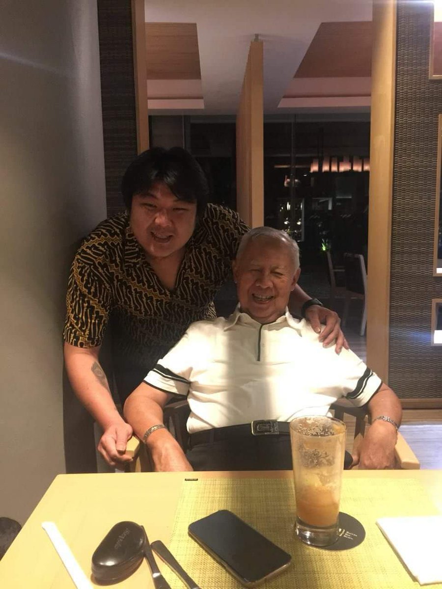 LexWu_13's tweet photo. Alfatihah untuk Abah,,,
Dari dia sy belajar banyak...
Mantan Ketua Muda Perdata Mahkamah Agung. https://t.co/ecQFI50EZB