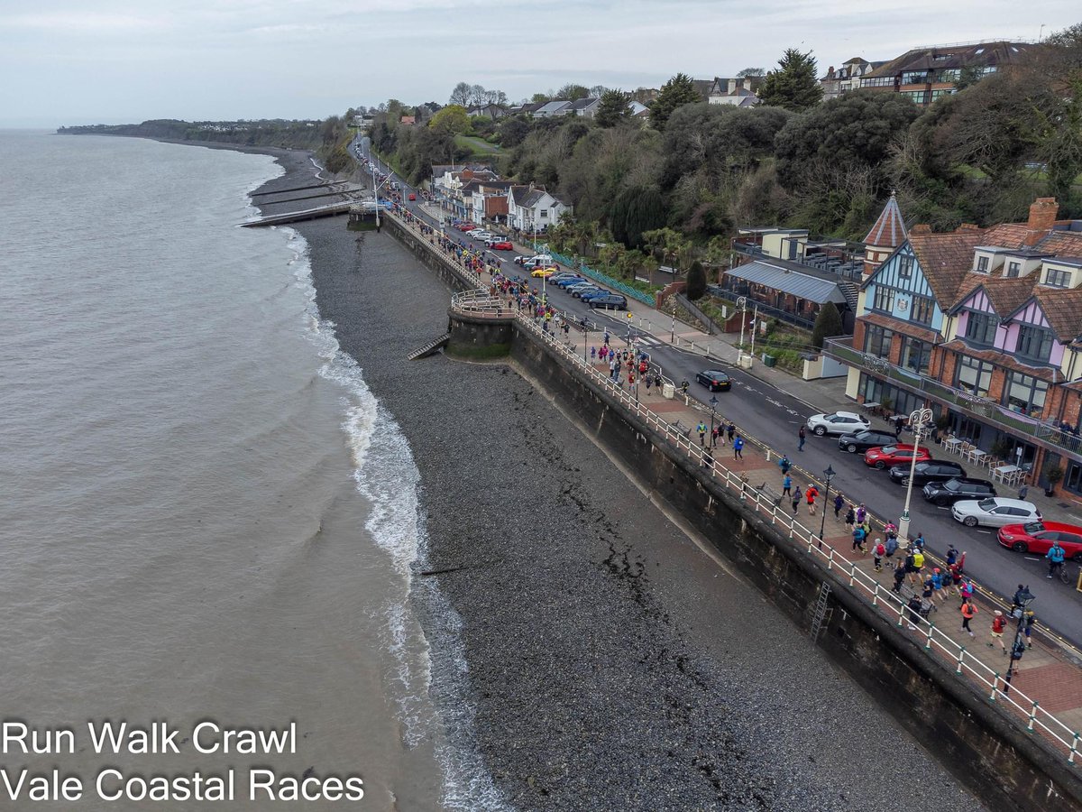 Sian_Parry's tweet photo. Penarth Pier, not a bad start to a race! 🙌🏼🏃🏼‍♀️🏃🏽‍♂️ #valecosstalultra #runwalkcrawl https://t.co/k4Isa9zD2w