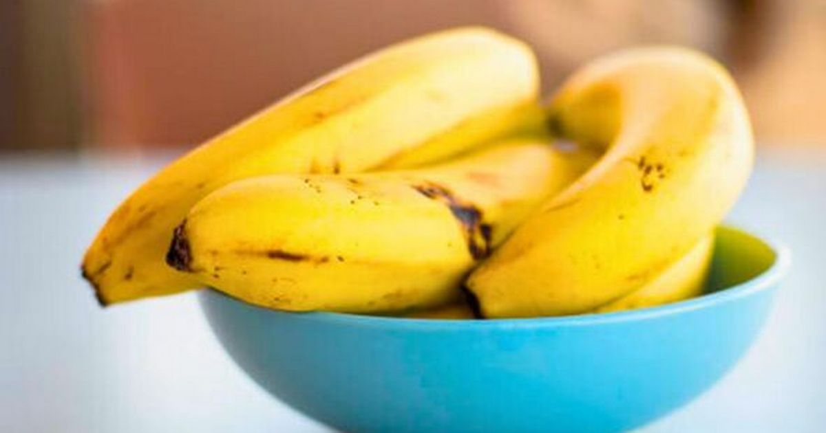 Expert's trick to keeping bananas fresher for longer by never storing them in common kitchen spot mirror.co.uk/news/uk-news/e…