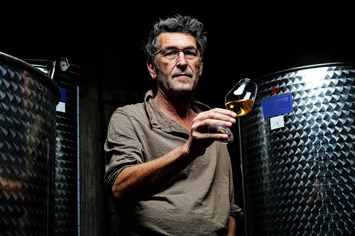Vincent Quirac, producteur de vins de Graves et de Sauternes, est le visage engageant d’une viticulture bordelaise incarnée. Il possède 2 ha en fermage. En dépit de sa relative discrétion l’homme a su se faire un nom et les cavistes le plébiscitent.

terredevins.com/actualites/le-…