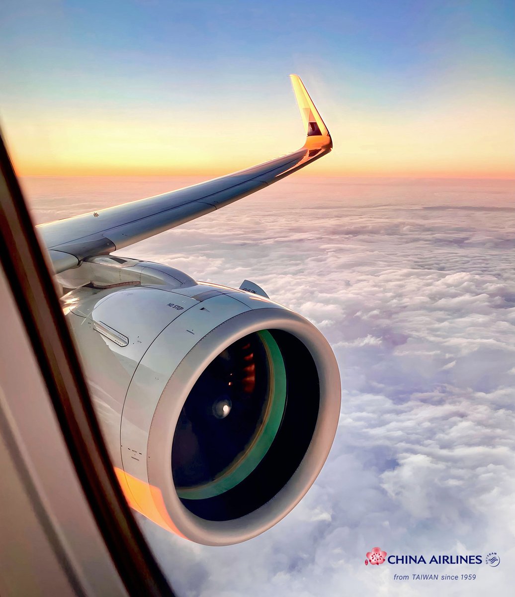 【Beautiful Airplane Picture】

旅の始まりに、黄金色の日差しが降り注ぎます 
旅先で出会う、多くの美しい風景への期待が高まります。

次の目的地はどちらですか？ぜひコメントでシェアしてください！
📷: @aviation_en_05.04  (Instagram)

#chinaairlines で世界へ
goo.gl/vif8Qp