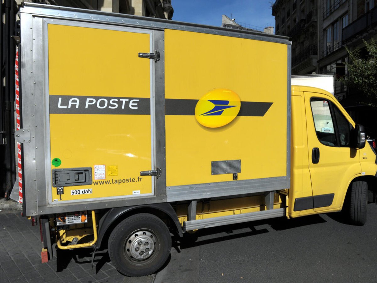 France's @GroupeLaPoste is looking to evolve into a premium meals-on-wheels service🚙 La Poste carries out 10% of #FoodDeliveries nationwide.🍲 Working with community centres & hospitals, its drivers bring mostly older people more than 15K meals per day. bit.ly/43Si70v
