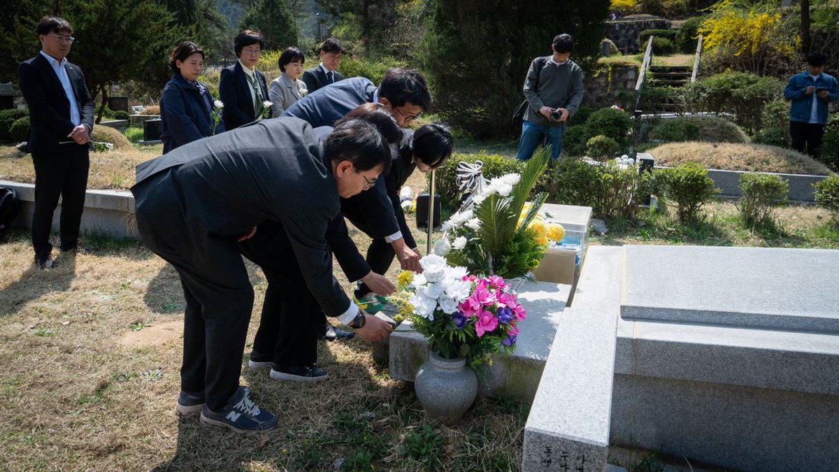 녹색정의당이 시민들의 준엄한 평가를 받고 부끄럽게 노회찬 대표님께 이야기를 드리고자 이 자리에 왔습니다.
m.blog.naver.com/hcry99/2234134…