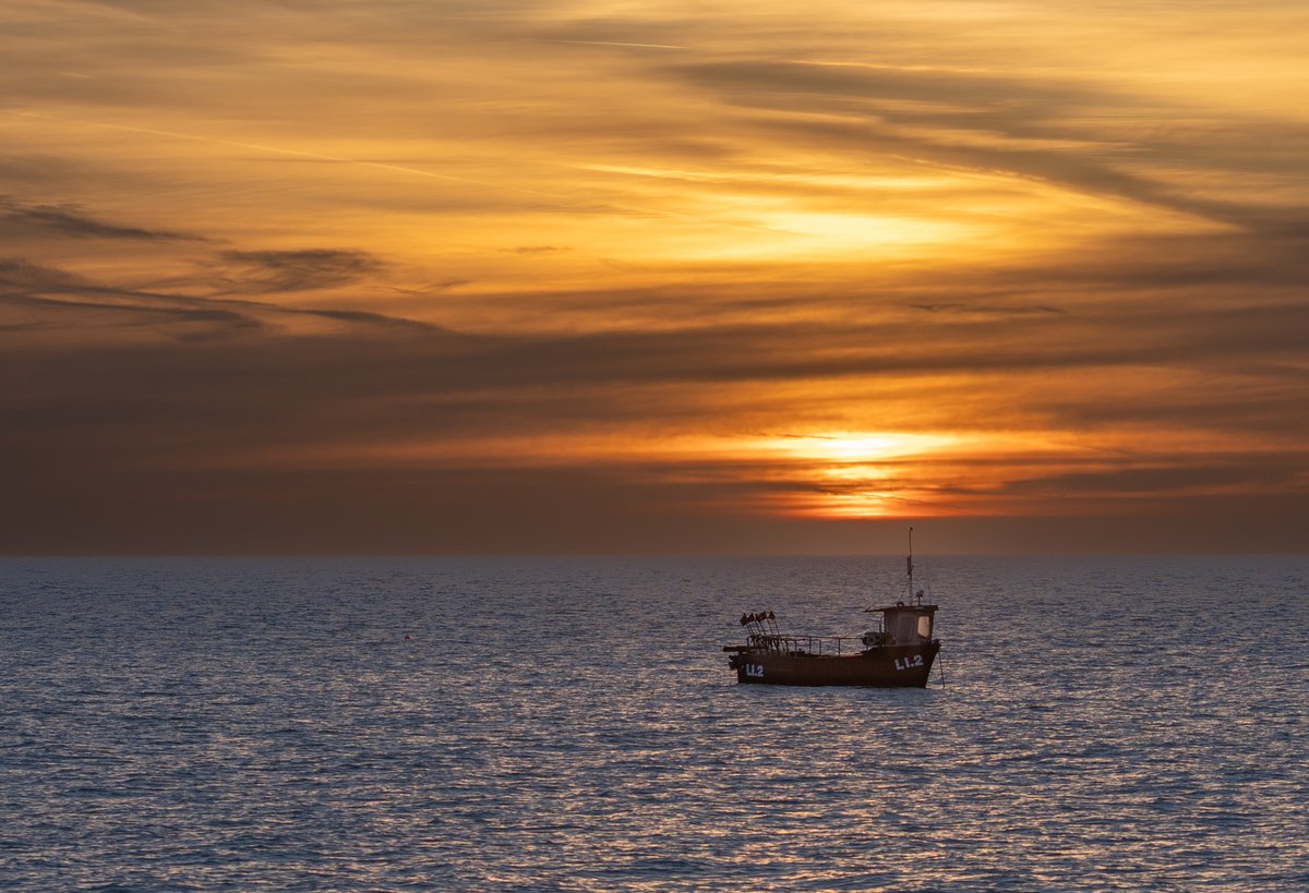 Dawn this morning in Selsey. Feels like it's going to be a warmer day as well. @BBCSouthWeather @itvmeridian @BBCSussex @ExpWestSussex @VisitSEEngland @greatsussexway @SussexLifeMag @coastmag @AlexisGreenTV @HollyJGreen @PhilippaDrewITV