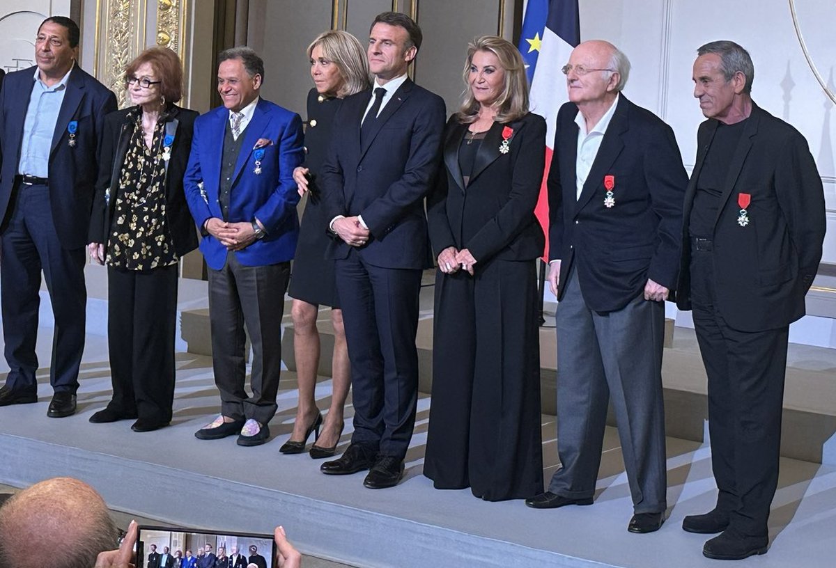 Je croyais avoir touché le fond avec Emmanuel Macron... mais j'ai découvert des sous-sols : Thierry Ardisson, Sheila, Vladimir Cosma, Smaïn et autres courtisans de la Macronie ont reçu les insignes de la Légion d’Honneur ou de l'Ordre National du Mérite par le Président #Macron !