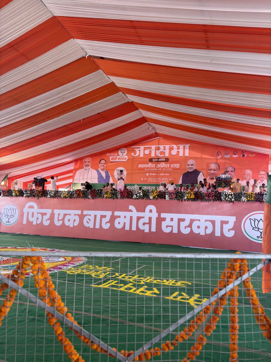 Massive crowd at Amit Shah’s rally in Moradabad today. This is one of the toughest seats for BJP - the party has only won it once in 2014 and before that Jan Sangh won it in 1971. Big push in Moradabad this time by BJP after 2019 loss of this seat to Samajwadi Party