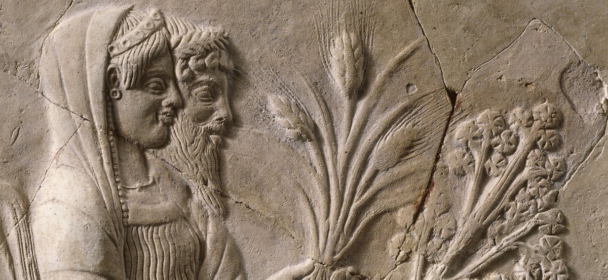 mariobianchi18's tweet photo. Il #12aprile nell'antica Roma iniziavano i #Cerealia. Cerere era la dea delle messi e della fertilità. Duravano fino al 19, giorno della corsa delle Volpi al Circo Massimo. A Pompei sono stati scoperti 35 pistrina (panifici), con numerosi semi, granaglie varie ed 80 pagnotte. https://t.co/WIok0aXJ3W