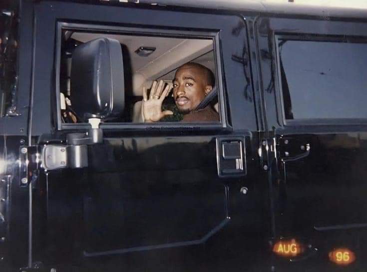 Web3GangGeneral's tweet photo. #ThrowBackThursday
Classic picture taken of the homie #2PacShakurRip
💨💨💨 Makaveli album dayz.....#LongLiveBadazz who dropped a verse on the song #Krazy off the album that had everybody talking .....so much HISTORY.
#DeathRowDayz #WelcomeToTheCulture https://t.co/8hYXwF7bW9