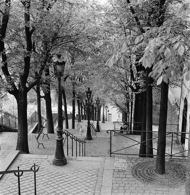 Bonjour. ☕️🥖😊 Marcel Bovis. Rue Foyatier, Montmartre 1938. Paris 18e France