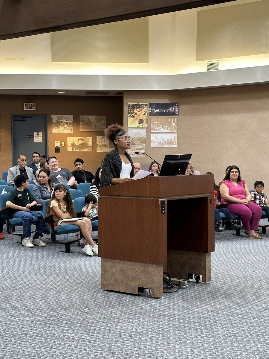 MelissaLee247's tweet image. Proud of our student Board speaker, senior NaVeyah Rodriguez! Her poise and confidence have grown by leaps in a few short months. 🐎🎓 #StallionPride #CoombsAltEd #Classof2024 @lynettewsocial @BanningUnified @tdav8