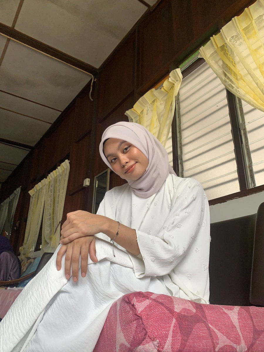 bella_hsna's tweet photo. Bila make up simple, nampak helokk je hmm https://t.co/NZymy452vA