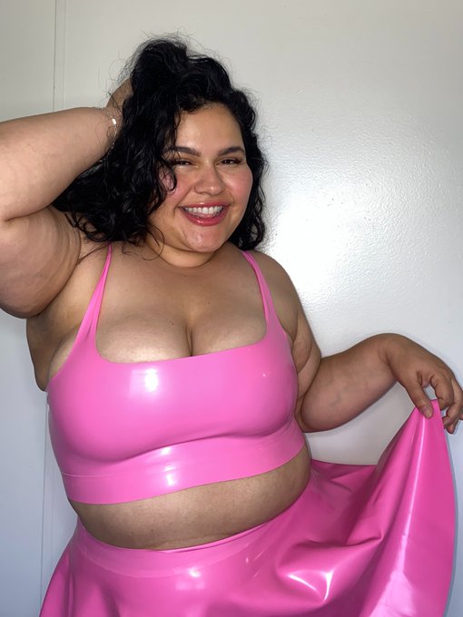 Do I look cute in latex? https://t.co/JgYb0NZNTy