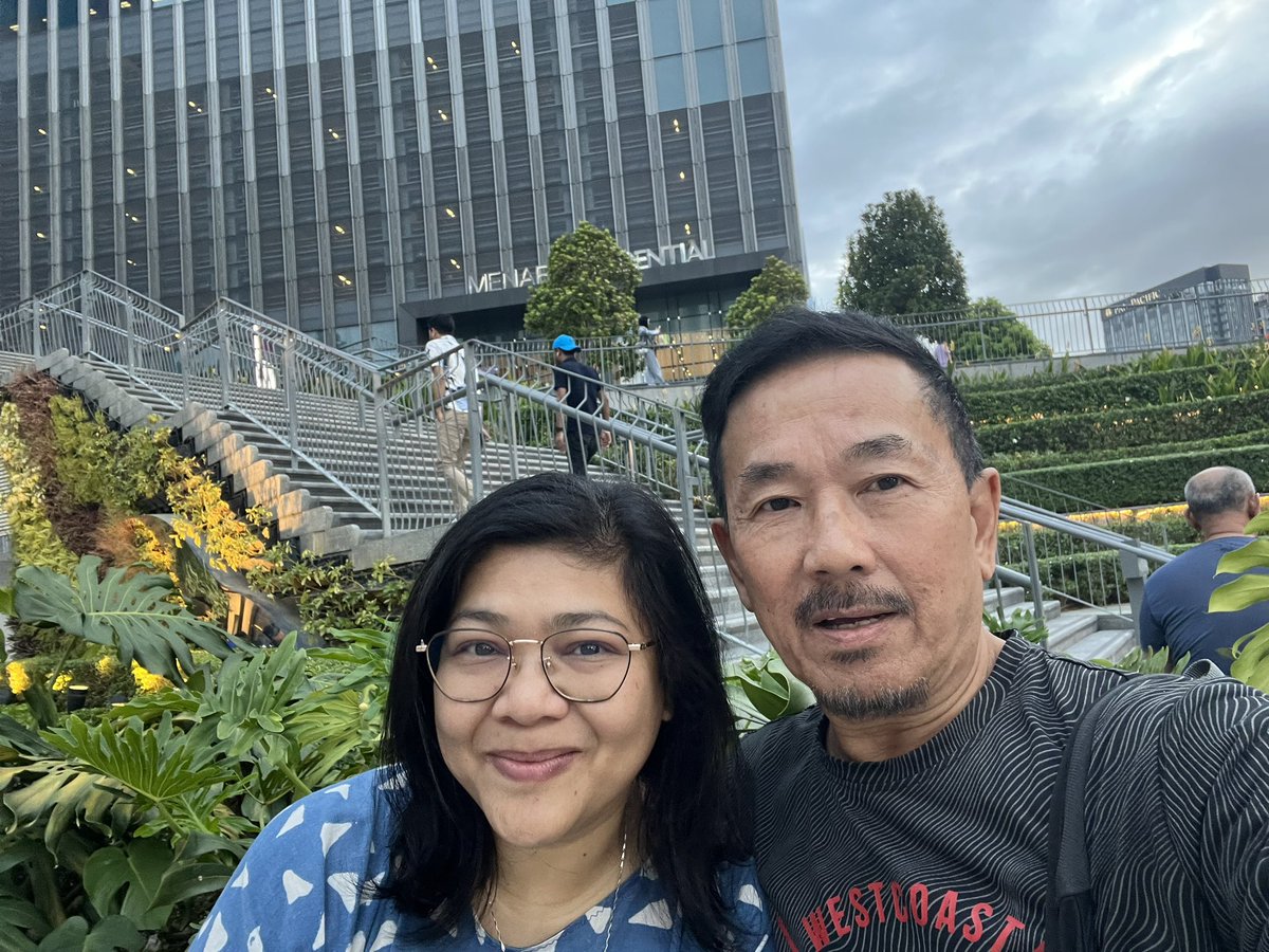 Faz_Kerk's tweet photo. Selamat hari raya from George and me. https://t.co/Xrto0zpbLG