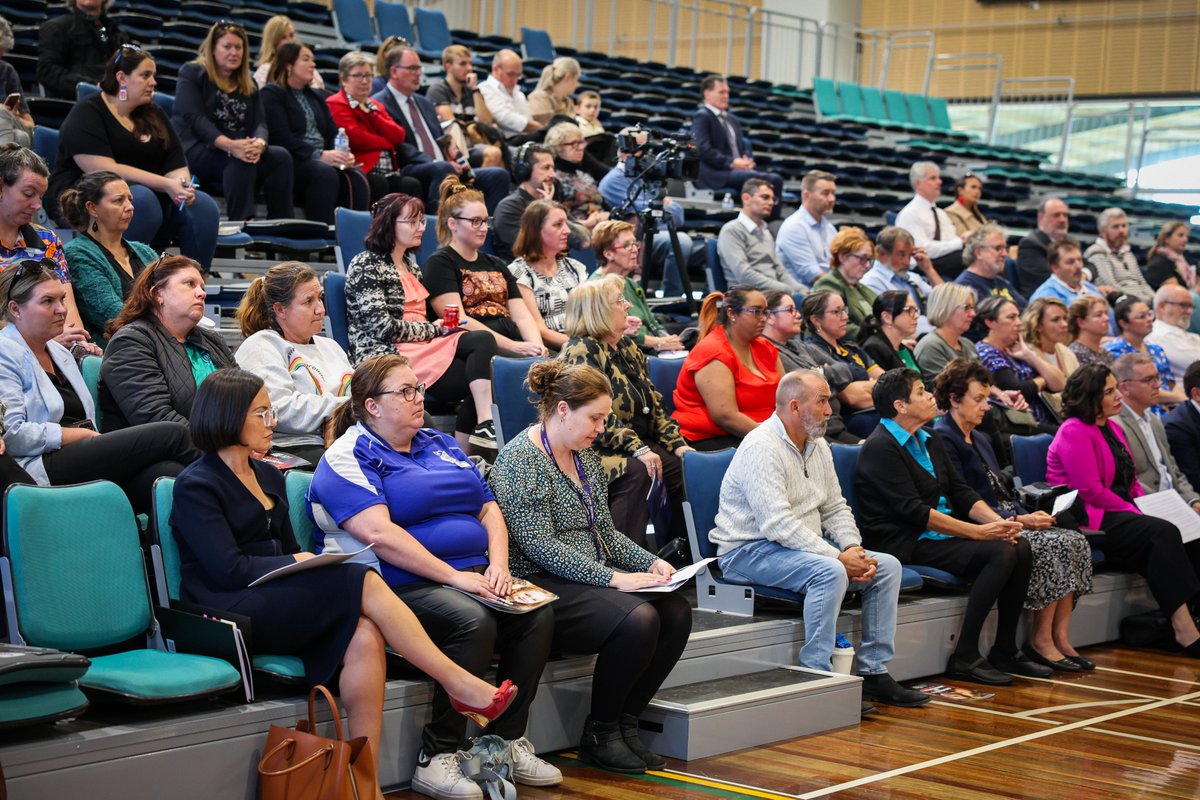 On Wednesday night we held a community forum in Western Sydney with teachers, parents and state politicians. They all agree - it's not good enough that none of the schools in NSW are fully funded. @AlboMP we deserve better - fully fund public schools now! #auspol