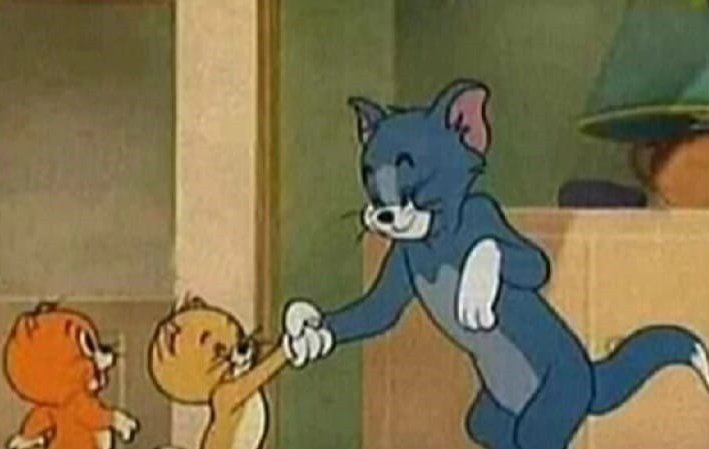 10 years old me eidi k chakar mein sbko salam krty hue 😂