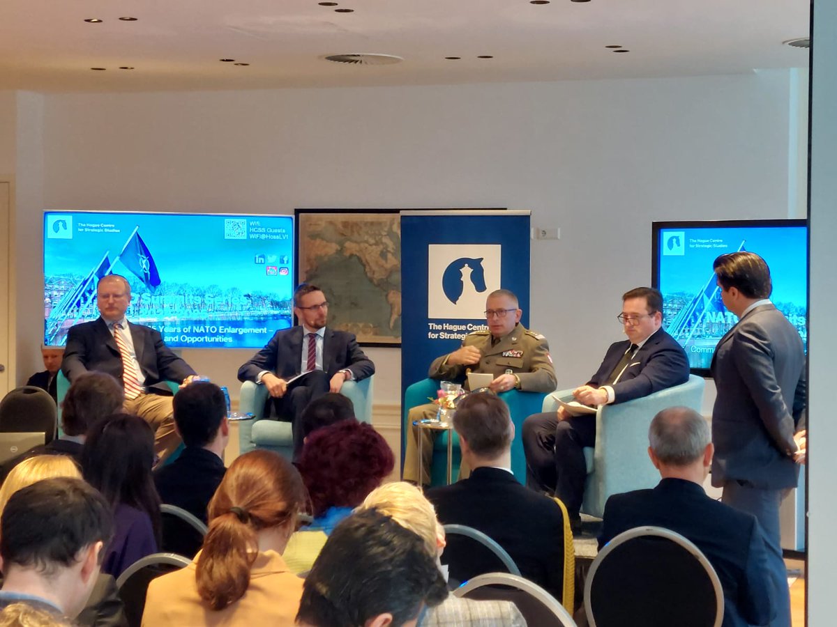 “Commemorating 25 Years of NATO Enlargement–New Allies and Opportunities”, organised by Emb. of 🇨🇿, 🇵🇱, 🇸🇪, 🇫🇮 and @hcssnl, attracted many prominent speakers, including DG of Section of Sec. and Multi. Affairs D. Konecký @CzechMFA Senior Fellow of the @PCTR_CEVROinst D. Koštoval