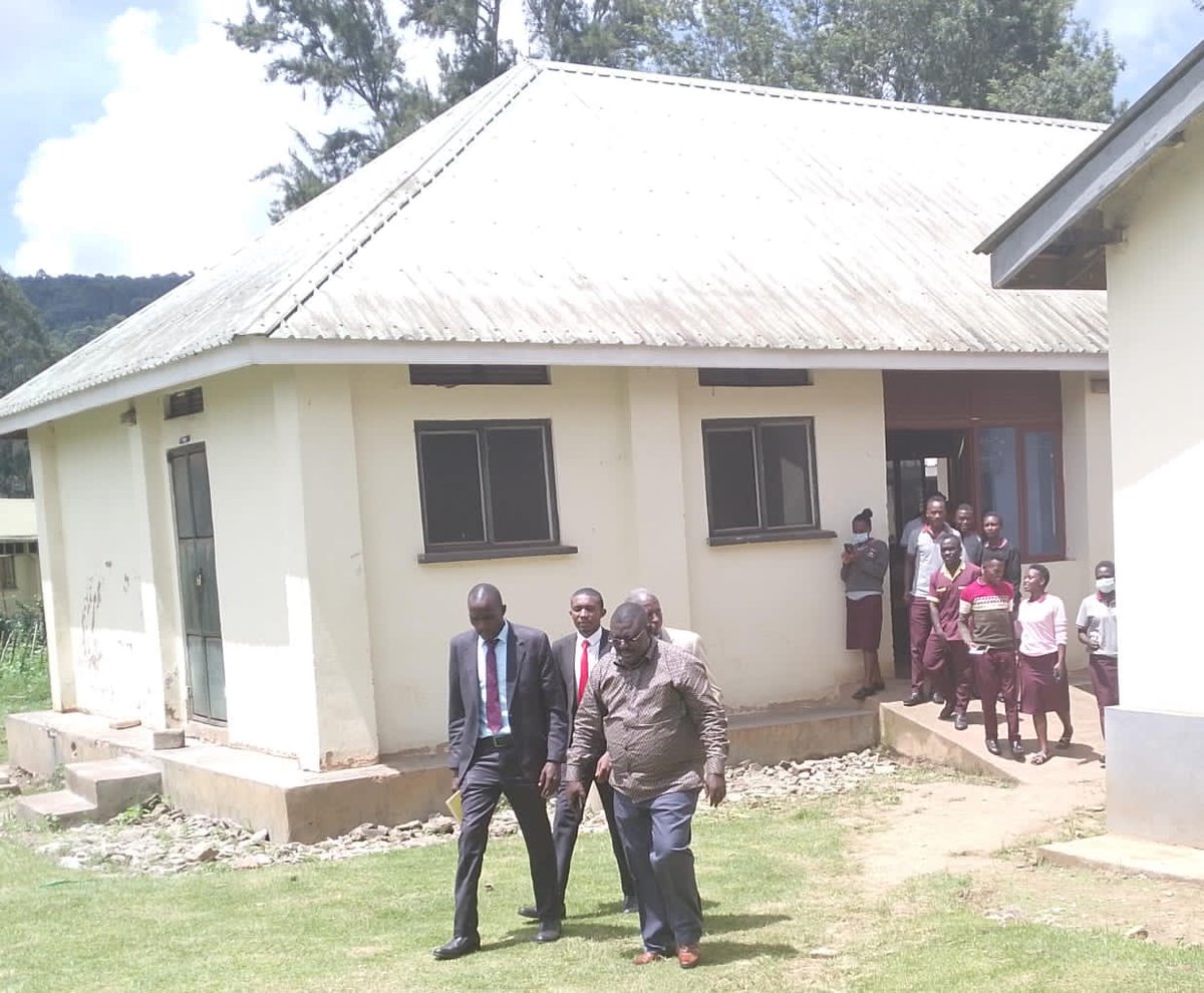 Students at Kabale Institute of Health Science protest against the lack of tutors and inadequate treatment. #CroozeFMNews