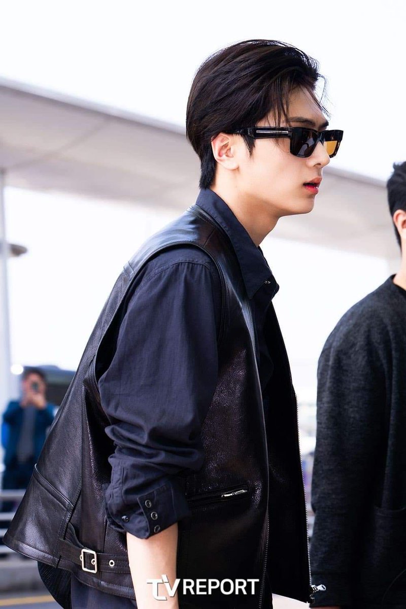 unIeashedesire's tweet photo. These pics of Jay looking so fine,,, https://t.co/y7kbIhTles