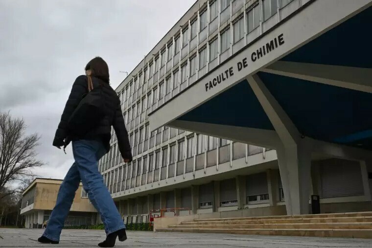 À l’université, la précarité explose parmi les enseignants Sous-payés, précaires, les vacataires constituent désormais les deux tiers des professeurs dans l’enseignement supérieur, dénonce une étude de Nos services publics ➡️ l.humanite.fr/aN