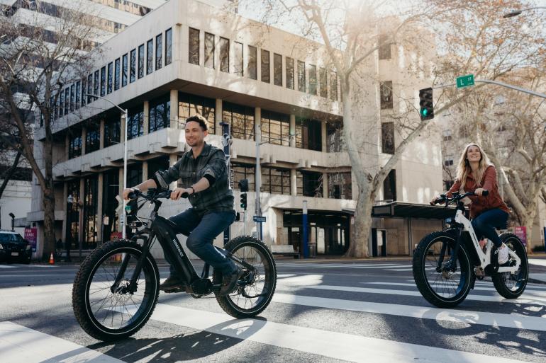 The case for e-bikes! 🚲 We are in a growing electric world. E-bikes and other electric vehicles #EVs have the potential to significantly reduce CO2 emissions. Explore more on the benefits of going electric! bit.ly/3PCcpsx #IECTransportation