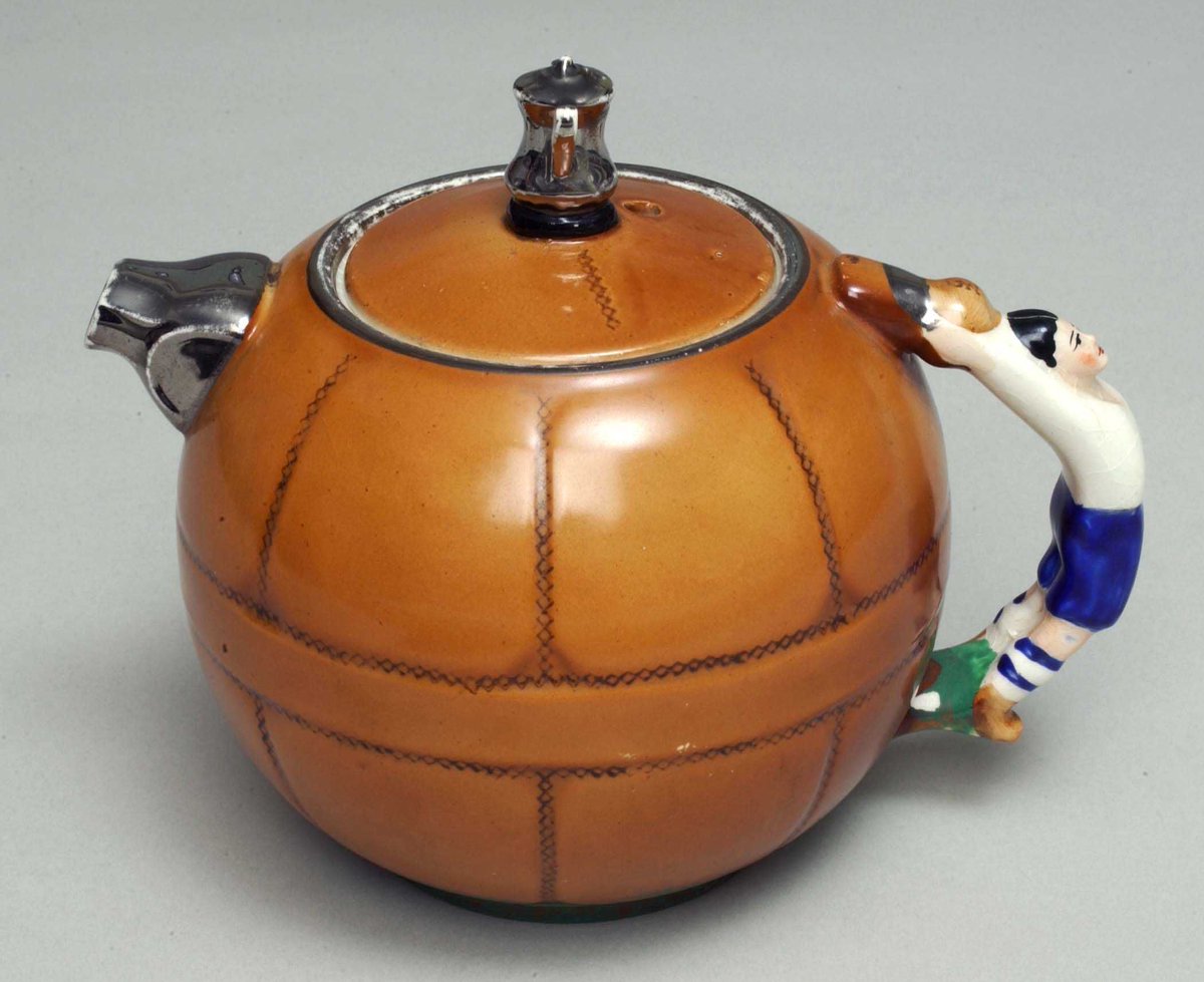 The Harris is home to a wide range of exciting ceramic pieces! This ceramic teapot commemorates Preston North End's victory against Huddersfield in the 1938 FA Cup Final. An estimated 80,000 people turned out to welcome the victorious club home ⚽