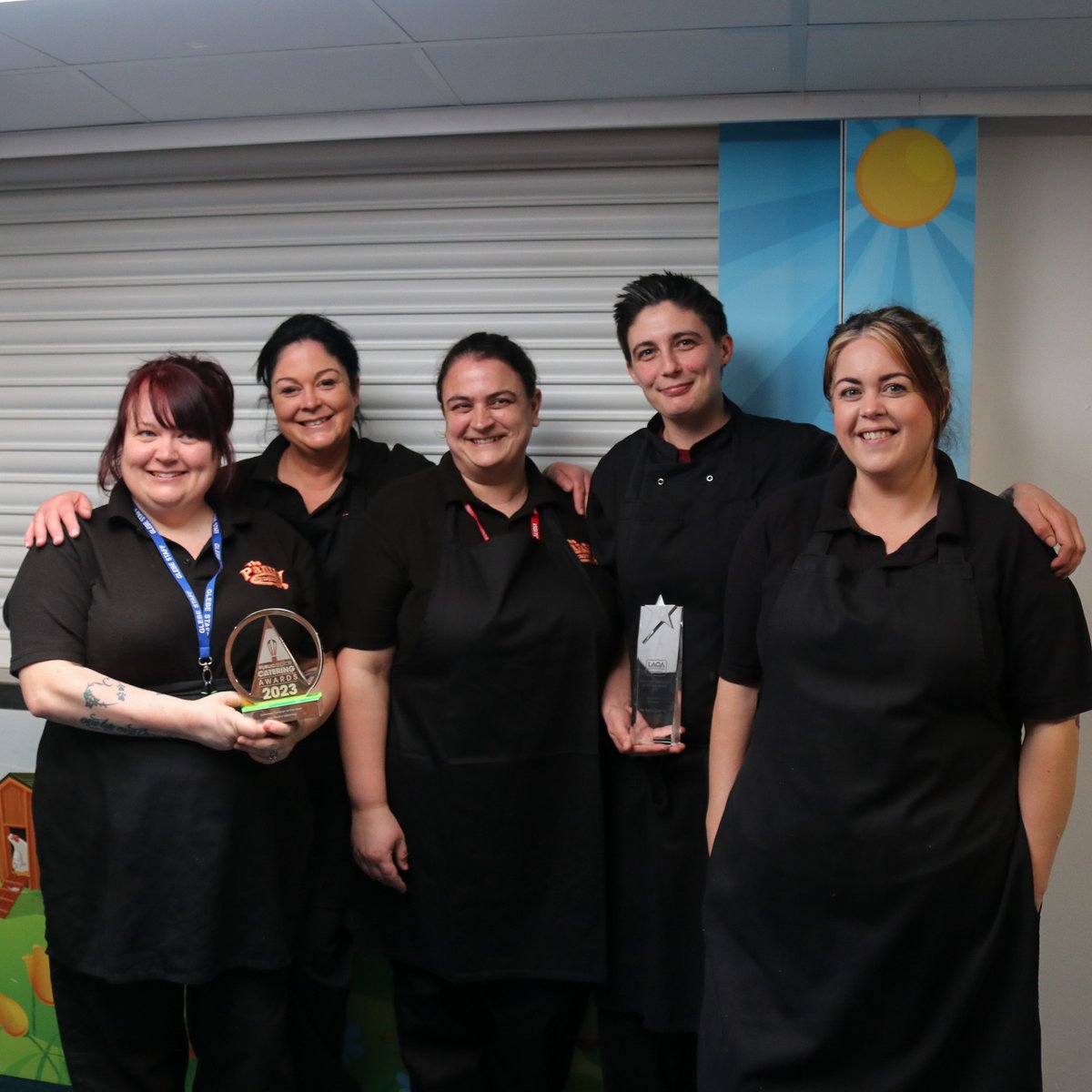 A day in the life of The Pantry at Glebe Primary School! Scroll to see how the day unfolded with healthy balanced diet sessions, lunchtime chats, and our hardworking kitchen team! #dreamworkmakesteamwork #Thepantry #schoolmeals