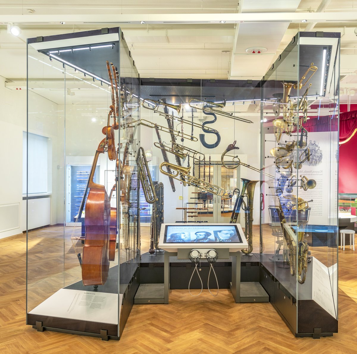 The orchestra cube, a display case with a side length of 3.60 meters is one of the highlights in the Musical Instruments exhibition. About 70 instruments attached to glass walls seem to hover inside. We highly recommend to try out the related media station.