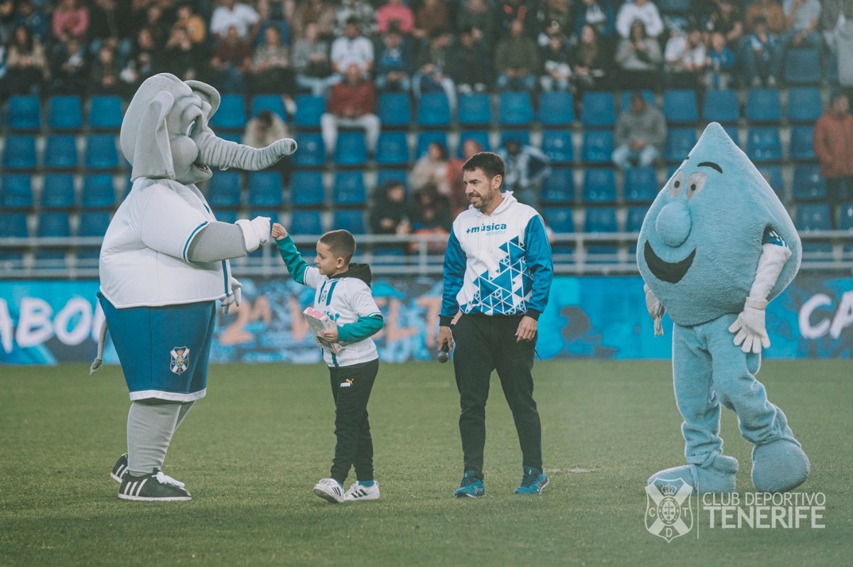 Se acerca el momento especial, ¡no queda nada para jugar frente a frente con Gotita! 💧

Cuéntanos en Facebook qué haces en casa para evitar desperdiciar agua y opta a tirar un penalti a La Gotita.

#Emmasa #DíaMundialdelAgua #AhorrayGana