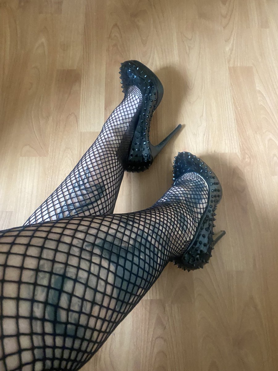 Good Morning All feeling that Fishnet Friday 😜 Have a Great weekend