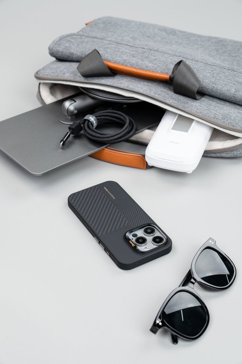 What essentials do you carry everyday?🤔
Happy weekend ahead!🥂

🛒| bit.ly/3VIGVpA

#benks #EDC #powerbank #iphone15 #iphone15promax #iPhone15Pro #wirelesscharger #ipadstand