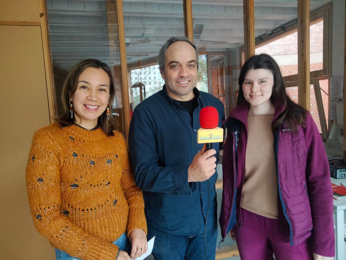 Demà emetrem una nova entrevista del #XerremdArreu, a @sants3radio a les 12 h.  Conversarem amb la M. Augusta, en Javier i la Veronika, de l'Equador, Veneçuela i Rússia.  Parlarem de la seva implicació en un projecte per a la pacificació del carrer Consell de Cent de Barcelona.