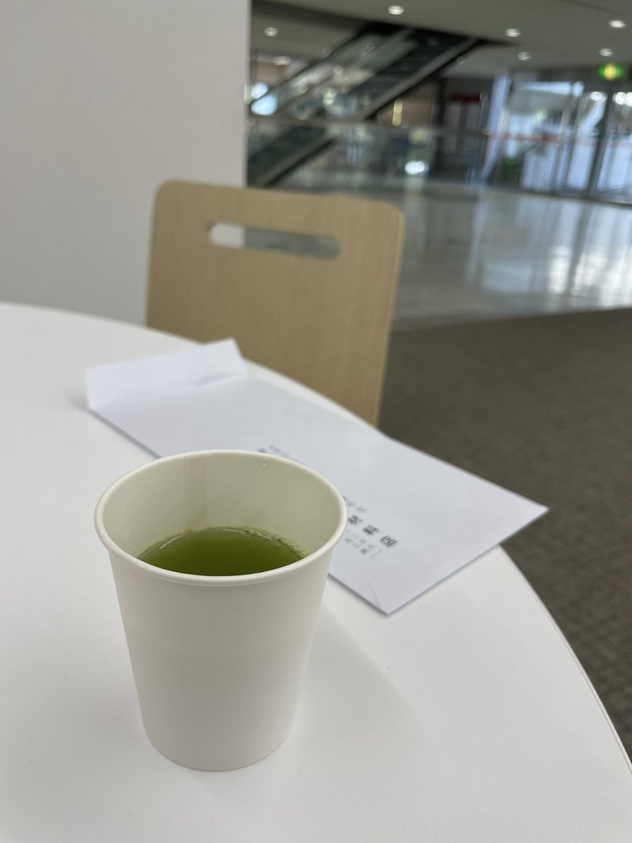 今年度初の県庁のお茶🍵 また各地のお茶が飲めるの始まるのかなぁ？知事が変わると何か変わるかな〜？！😂