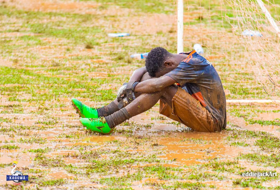 iamarnoldworld's tweet photo. In Uganda premier league you play and look like this only for them to pay you 60k a month.😂🙌 https://t.co/imjjT6DMuE