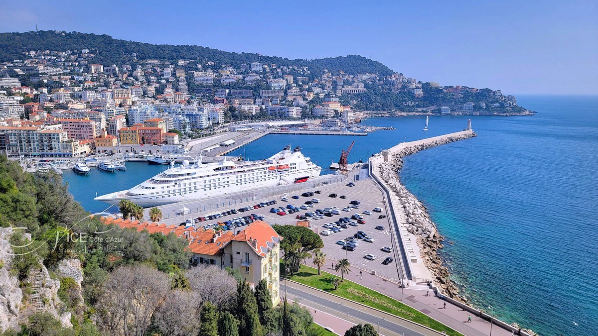 Le port de Nice, majestueusement, il s'étale sur la mer, tout est agréablement aligné brillant de propreté☀️
@villedenice @VisitCotedazur @ExploreNCA #ILoveNice #GuideInstaNice #CotedAzurFrance #georgesmiha #geozine #nicetourisme #AmbassadeursCotedAzurFrance #ExploreNiceCotedAzur