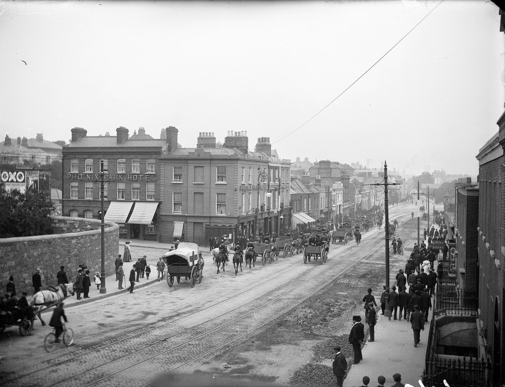 Parkgate Street in Dublin, c. 1910 just at the entrance to the Phoenix Park. #visitdublin #vintagedublin #TimeTraveler