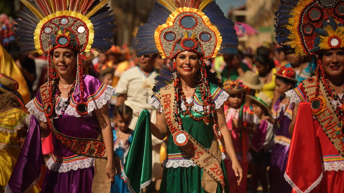 Con perdón: cuatro razones por las ver 'HISPANOAMÉRICA, canto de vida y esperanza' este finde. 1. Pretende, y creo que consigue, rendir al espectador a la verdad histórica no ya con argumentos, que los tiene, sino con la belleza del patrimonio que tenemos los hispanos en común.