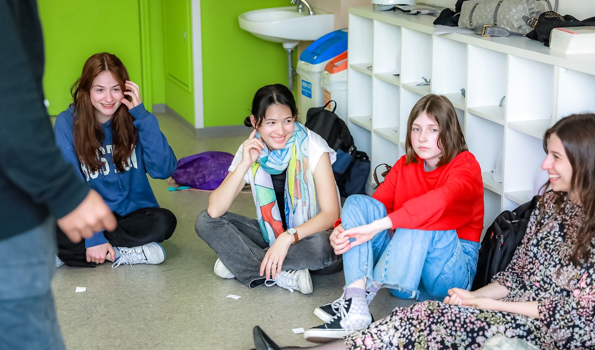 lfitokyo's tweet photo. #ÉCHANGEFRANCOALLEMAND: UNE JOURNÉE D'ENRICHISSEMENT MUTUEL AU #LFITOKYO 🇫🇷🇩🇪

Le LFI Tokyo a accueilli avec #joie une #délégation de la #DSTY🌟

15 élèves ont partagé une journée riche en découvertes, un bel exemple de #coopérationinterculturelle.

@aefeinfo
@fltfapee
@aefeap https://t.co/5aTbiodB2l