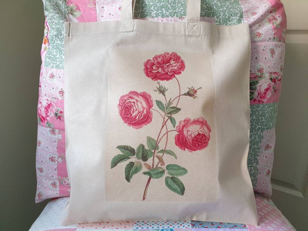 Everything is coming up roses 🌹 - see what I did there! This lovely rose print tote is all ready for rose season. #earlybiz #craftbizparty sarahbenning.etsy.com/listing/122209…