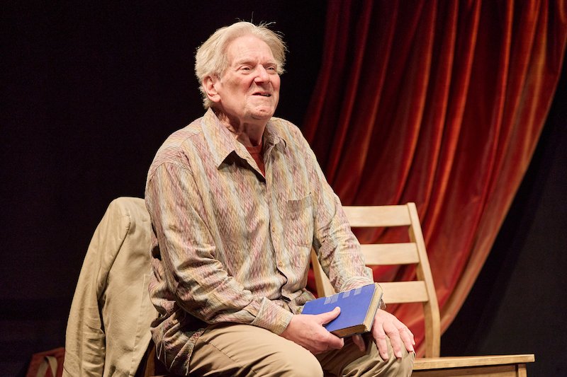 #THEATRE #REVIEW An Actor Convalescing in Devon @Hamps_Theatre 'Richard Nelson’s play written for and performed by Paul Jesson is an often understated but affecting study of loss and life’s meaning' ⭐️⭐️⭐️½ thereviewshub.com/an-actor-conva… #London