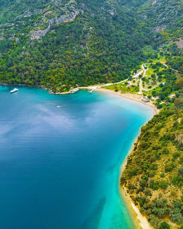 Dalaman’ın en güzel koylarından; “Sarsala Koyu” 💙 📍Muğla 😍 CR: mehmetaltie 🙏🏼👏🏼