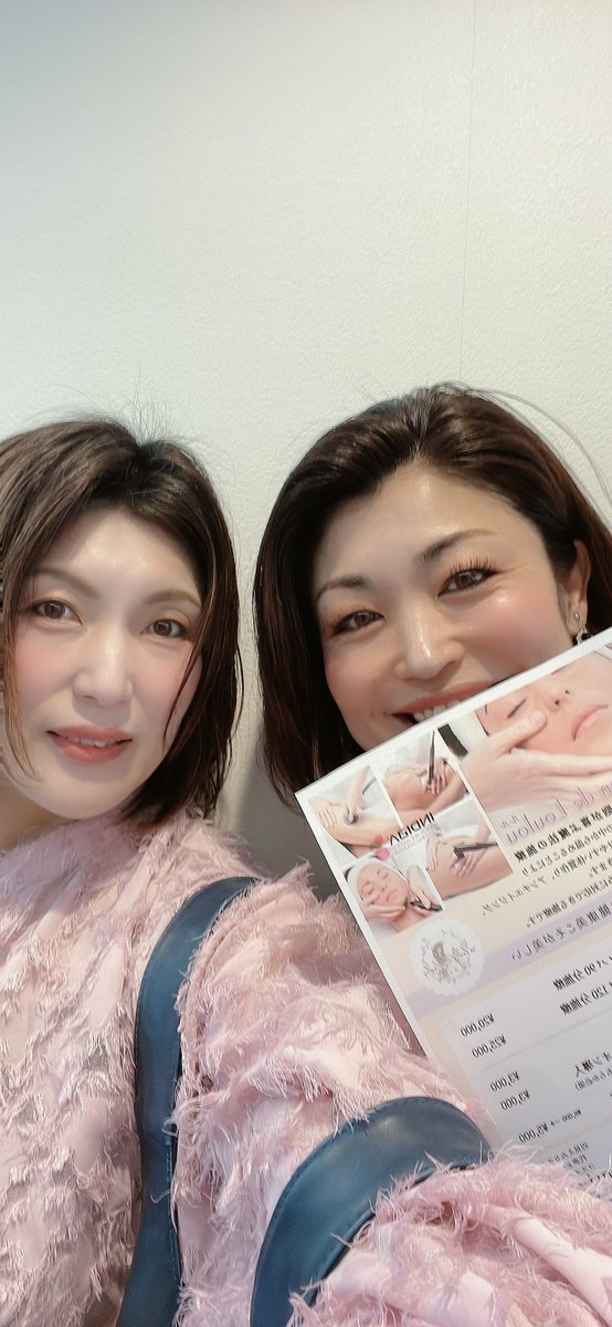 indibaloulou's tweet photo. INDIBA salon de Loulou 花城です

初マルシェ！
色々なブースの中
イネイト活性療法・勾玉セラピー
どちらも初体験
【イネイト活性療法】身体に触らずして、肩こり、お顔のリフトアップ出来ました！
鏡終わってみたら頬の位置上がってる🫢
#マルシェ 
#勾玉 
#イネイト
 #初体験 
#インディバ #るる https://t.co/JTVDDHKhUl