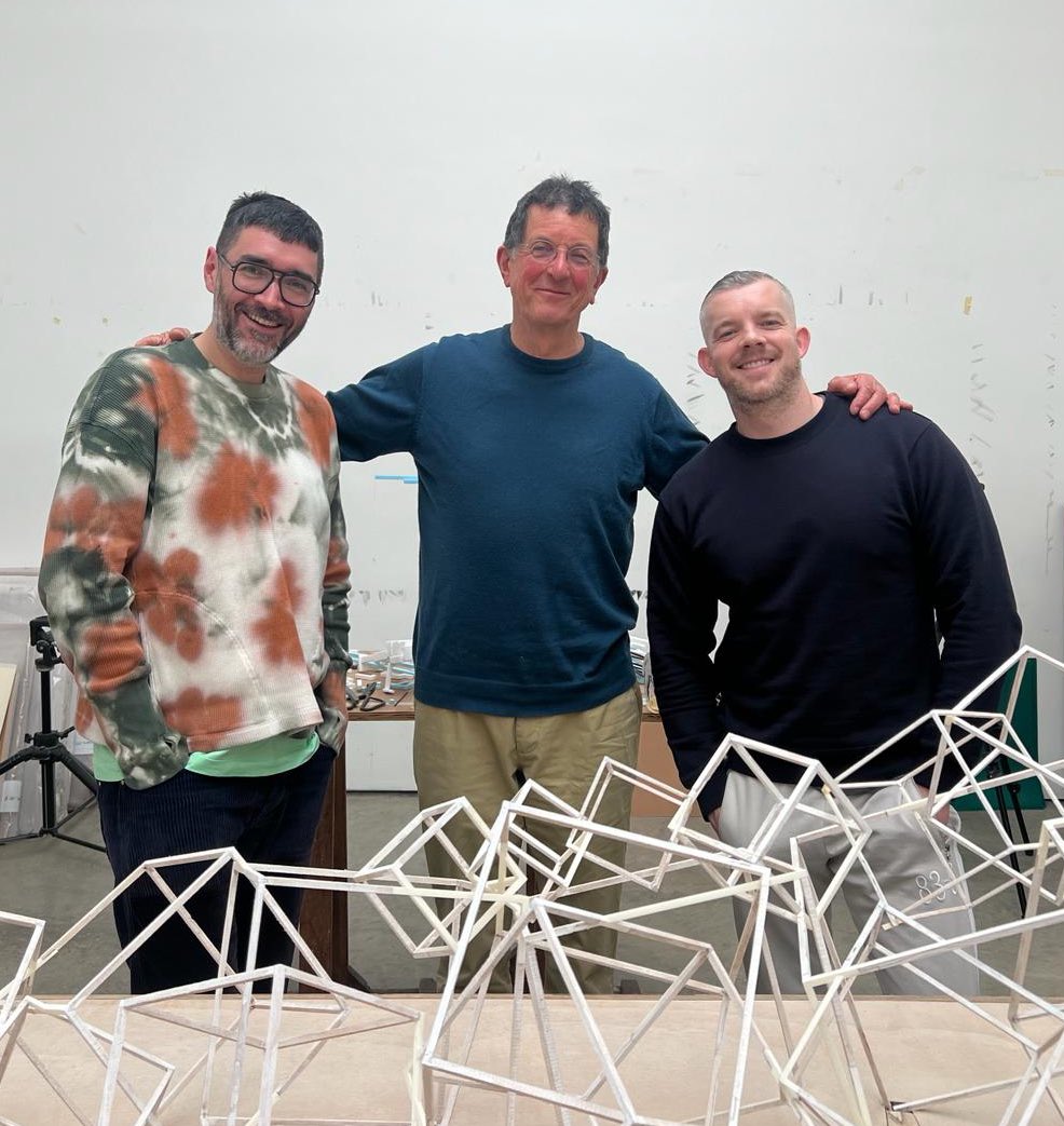 🎨✨ @TALKART EXCLUSIVE! We meet Sir #AntonyGormley at his studio to discuss forthcoming solo show ‘Aerial’ at @WhiteCube New York, USA and his epic new ‘Time Horizon’ public installation of 100 sculptures that has just opened at Houghton Hall Norfolk, UK: podcasts.apple.com/gb/podcast/tal…