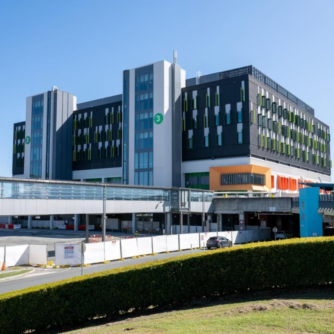 Logan Hospital is a big hospital. Now it’s got a big new building.