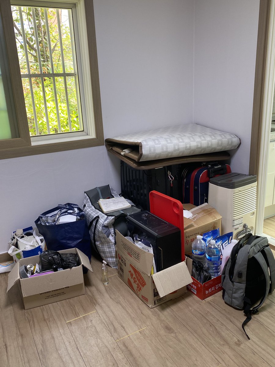 광주를 떠납니다. 아주 추울 때 와서 낮에 땀이나도록 더운 시절을 다 보냈는데 한달이었다니… 
광주 계신 분들 인사 다 못하고 길을 떠나 죄송합니다. 곧 전화로라도 인사 드리겠습니다
아프신 분들 없이 전열 재정비 하겠습니다
미국에는 다음주까지 볼일 마치고 들어가려고 합니다. 서울 부산도