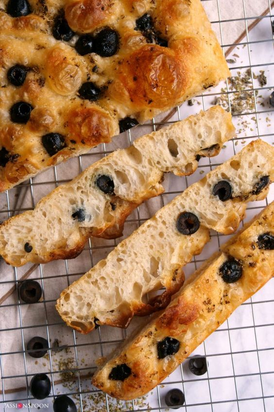 Recipe 👉 passionspoon.com/36-hour-sourdo…

Check out this 36-hour sourdough focaccia. Crispy crust, soft crumb and salty olives make it a perfect snack or meal. It pairs well with soups, fish, salads, meat and sliced cold meats.

#RecipeOfTheDay #bread #foodblog #deliciousfood #food